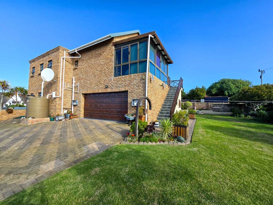 5 Bedroom Property for Sale in Stilbaai Wes Western Cape